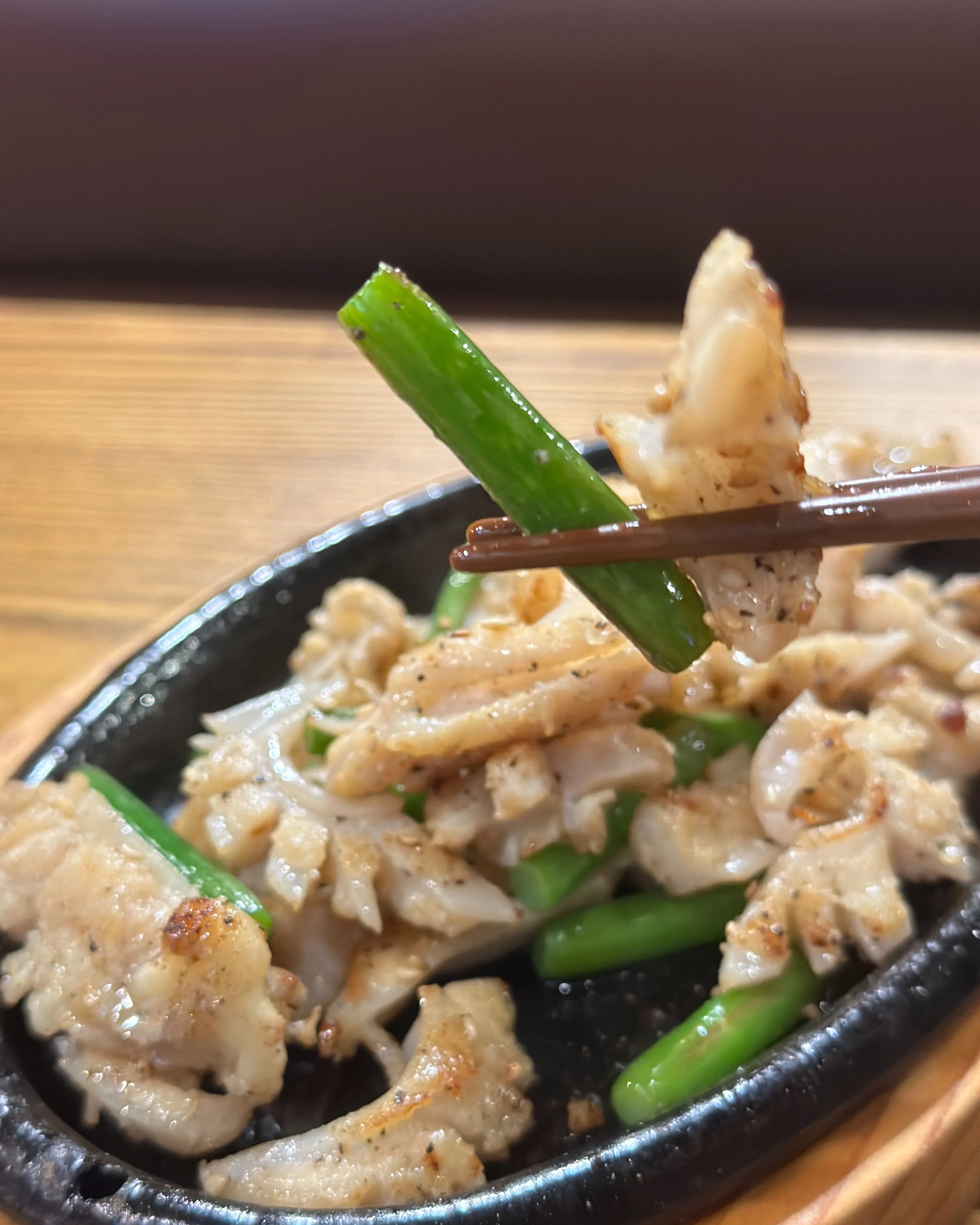 【アレンモクの一品|ニンニクの芽と鶏ナンコツ炒め】