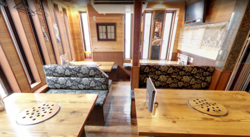 16-19 アレンモク_内観_テーブル