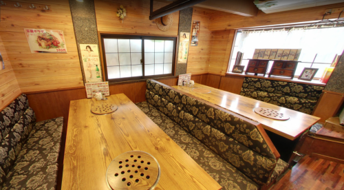 20-21 アレンモク_内観_テーブル